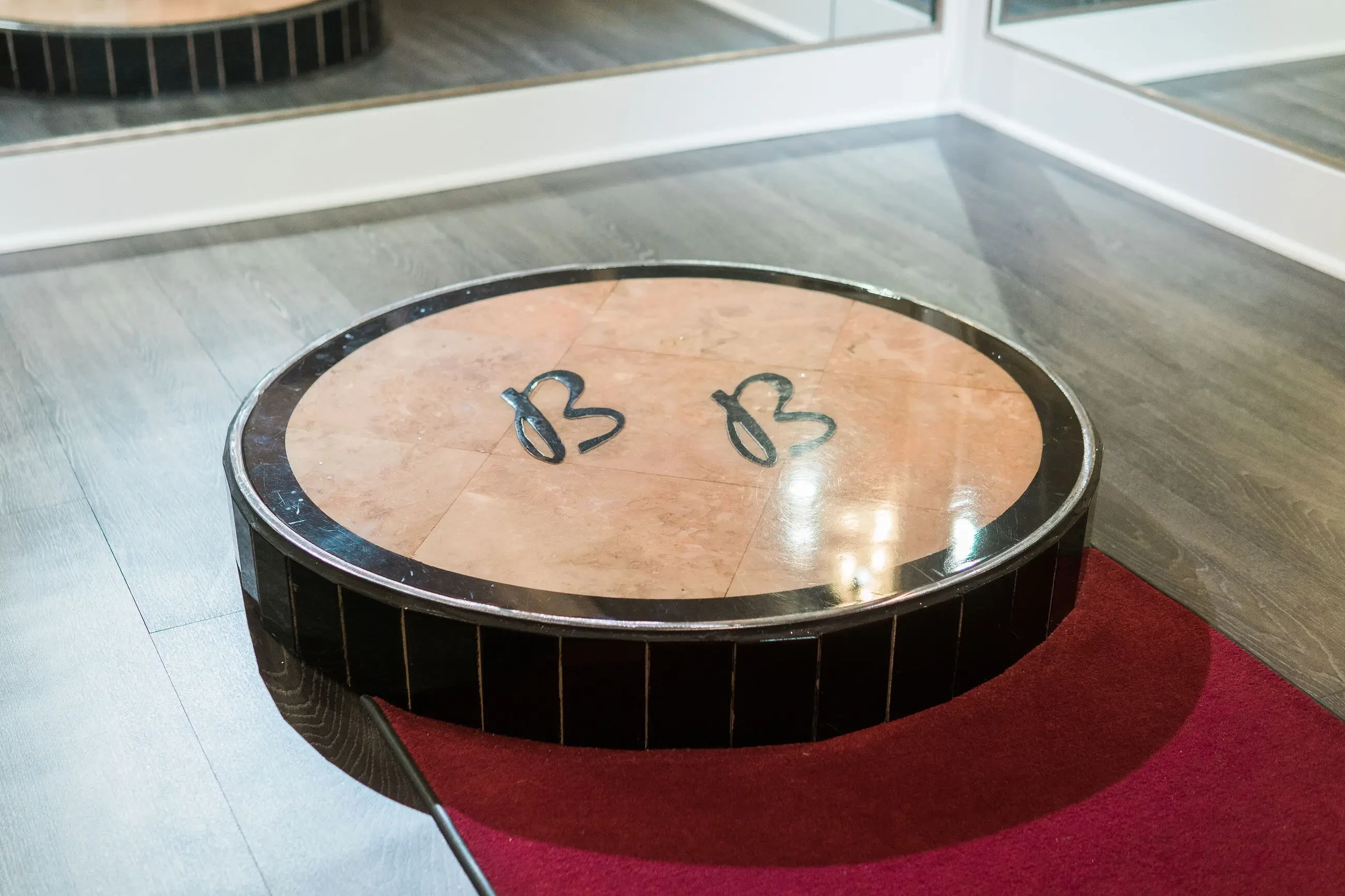 image shows the becker's bridal pedestal in the magic room
