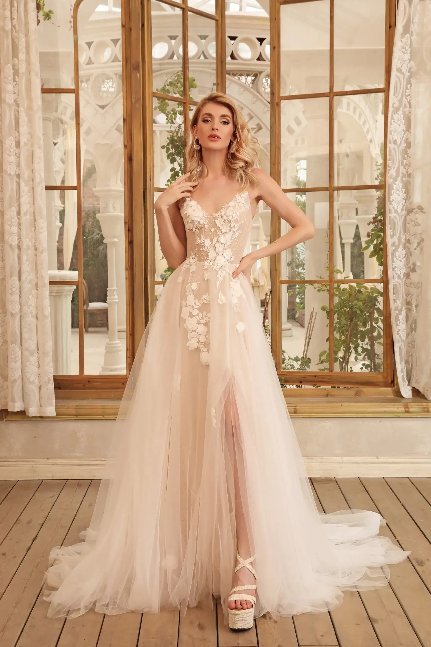 Classic Wedding Dresses That Never Go Out of Style Image