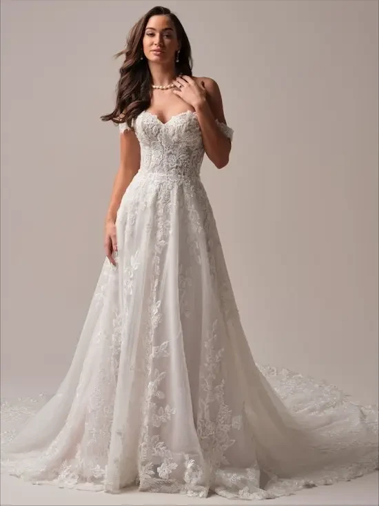 Wedding Dress Shopping Timeline: When to Start and Why It Matters. Desktop Image