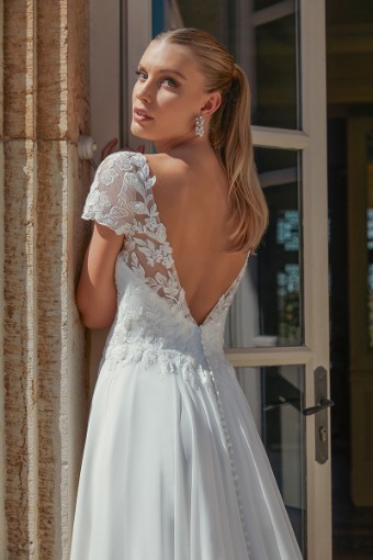 Justin Alexander Style #44460 #5 Ivory/Latte thumbnail