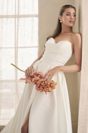 Casablanca  Bridal Style #LE156 #0 default Ivory thumbnail
