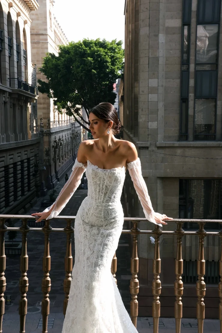 【DIVINECROSS】ウェディングドレス 満留 SEC 金枠 Jimme Huang Bridal Dresses | Becker's Bridal - Michigan's Premier