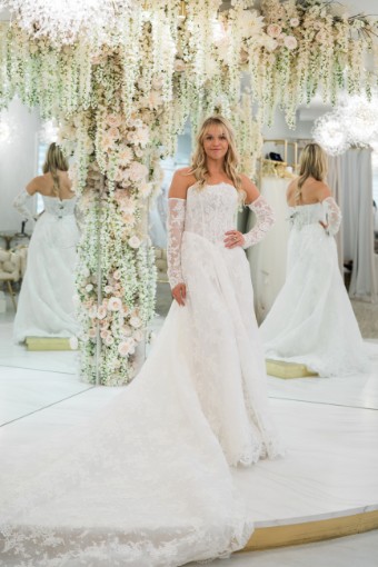 Elizabeth Lee Bridal Style #Lorelei with Sleeves #3 Ivory thumbnail