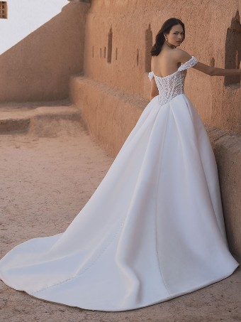 Enzoani Style #Theodoras #1 default Ivory thumbnail