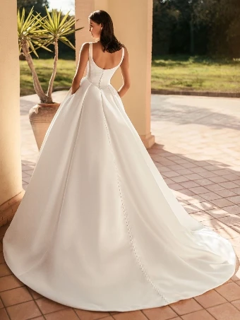 Enzoani Style #Uveline #1 Ivory thumbnail