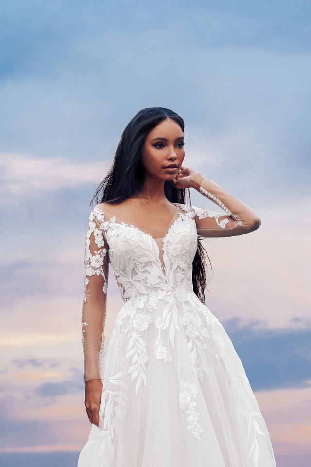 chinese dress ladies Half Sleeves Lace V-Neck A-Line Princess Wedding Dress main image 1