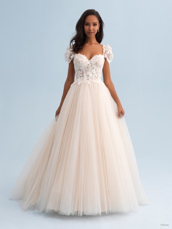 Disney Fairy Tale Weddings Style #D367 Snow White #4 thumbnail