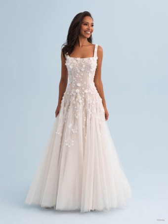 Disney Fairy Tale Weddings Style #D377 Snow White #2 thumbnail