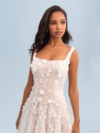 Disney Fairy Tale Weddings Style #D377 Snow White #4 thumbnail